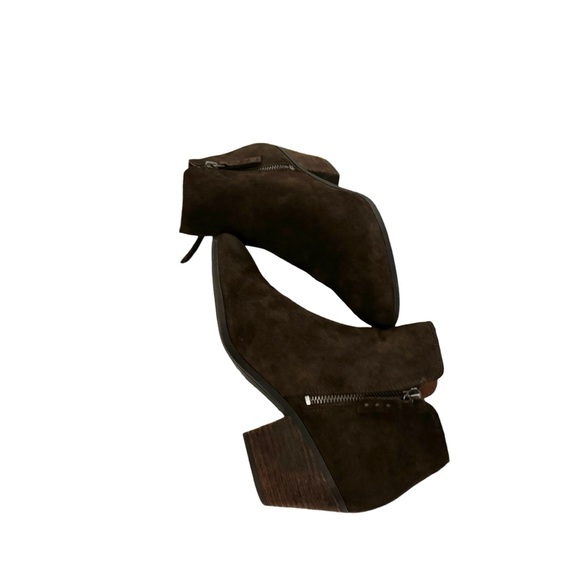 Chocolate suede Frye ankle boots - Picture 2 of 11